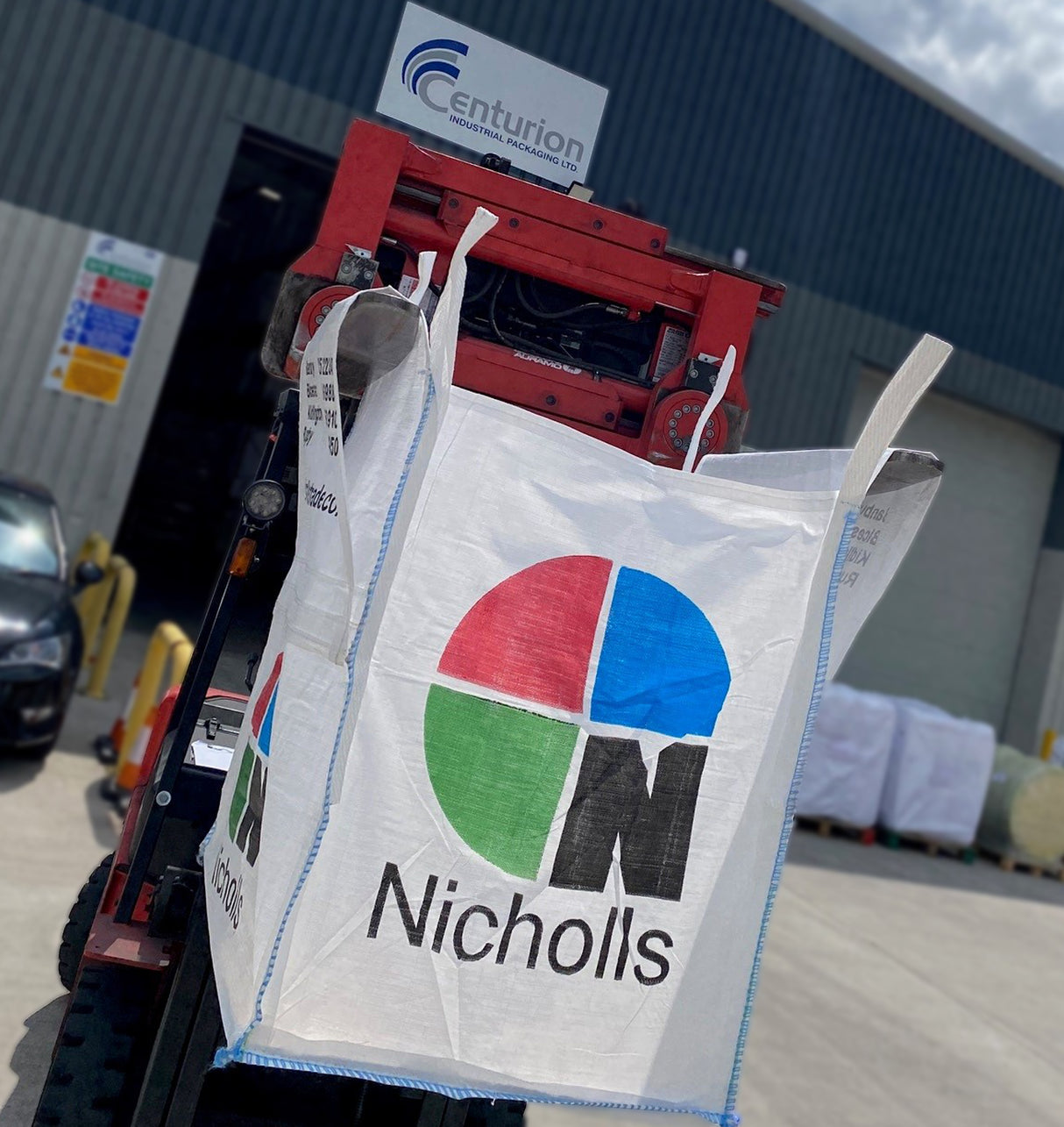 Large White misprint tunnel lift (BB905) - 75x85x95cm